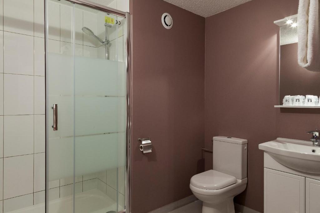 Koupelna v ubytování HÔTEL ÉDEN - Metz Nord - Woippy - Porte du Luxembourg - A31