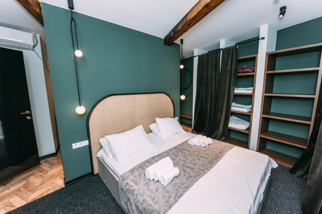 Postel nebo postele na pokoji v ubytování Atoneli Apartment hotel
