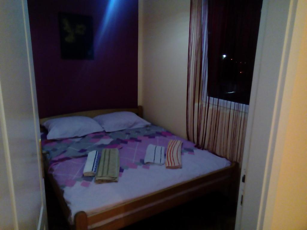 Postel nebo postele na pokoji v ubytování Guest house Mirijevski Konak