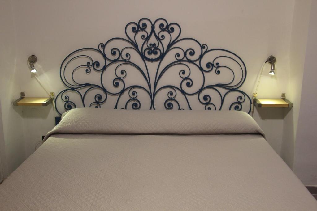 A bed or beds in a room at Villa Le Lanterne Pool & Relax