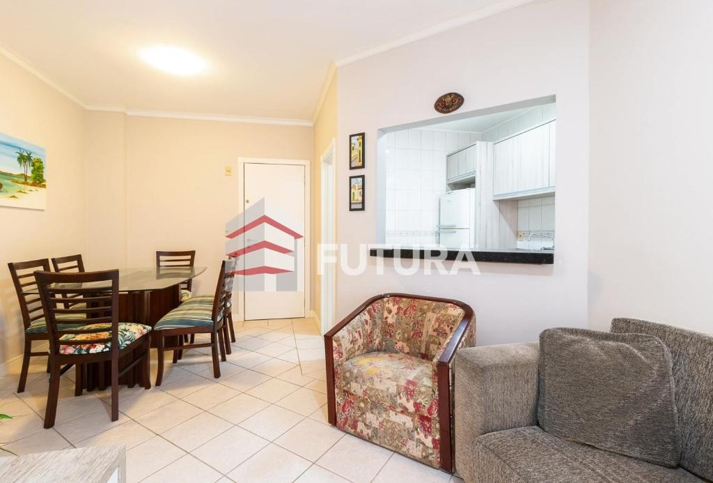  Apartamento poucos metros da praia (LA083E)