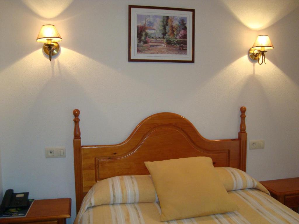 A bed or beds in a room at Hostal Universal