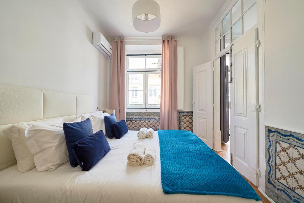 a bedroom with a large bed with towels on it at Casa Portuguesa Prata 173 in Lisbon