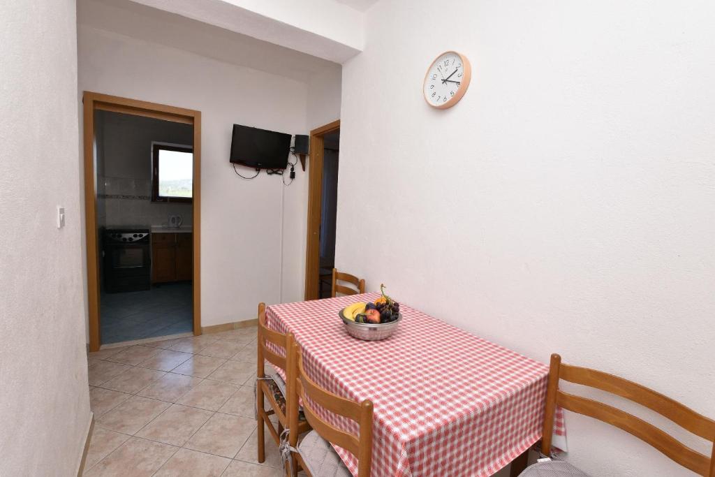 TV a/nebo společenská místnost v ubytování Apartments and Rooms Jakov