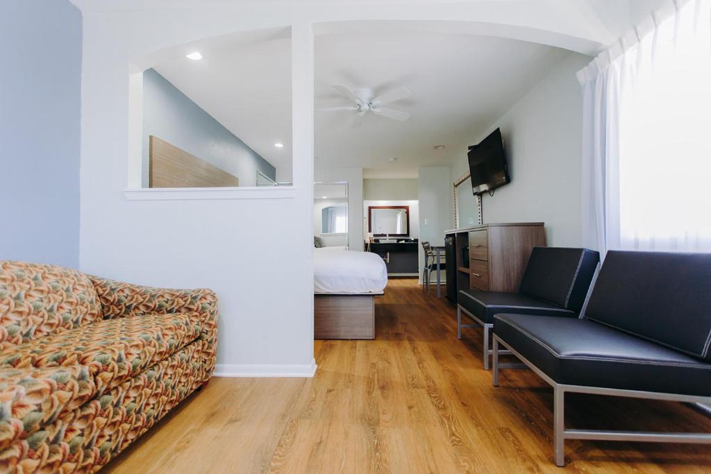 Scottish Inn & Suites - Kemah Boardwalk - King Suite Con Baño De Spa