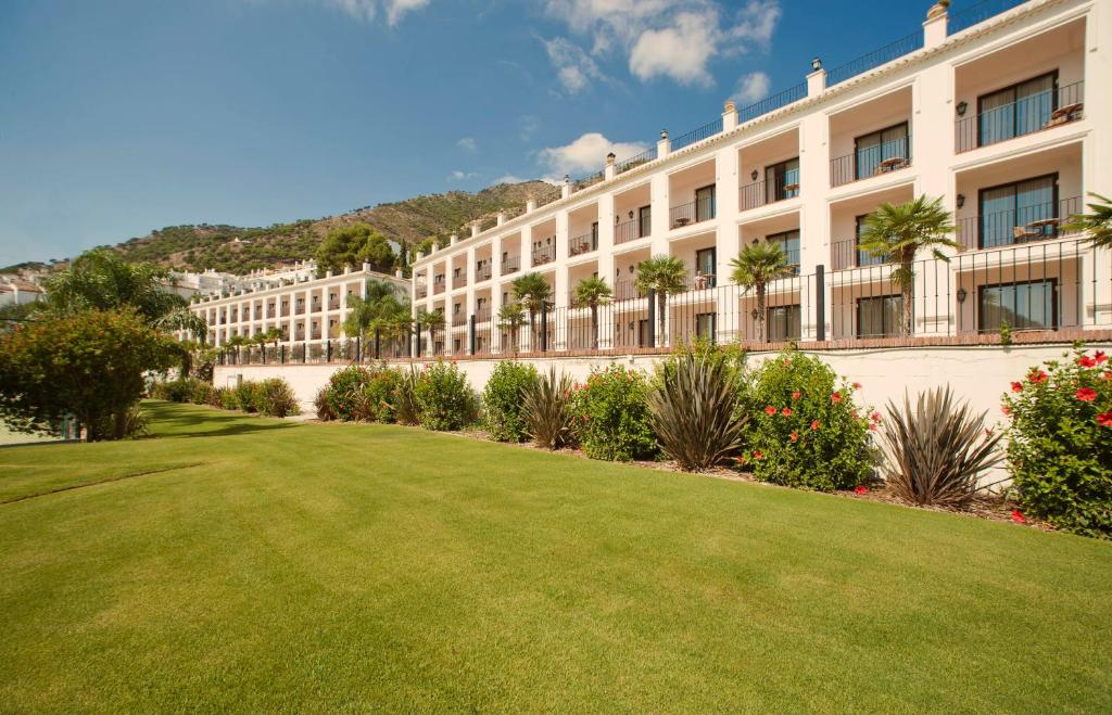 Nespecifikovaný výhled na hory nebo výhled na hory při pohledu z hotelu