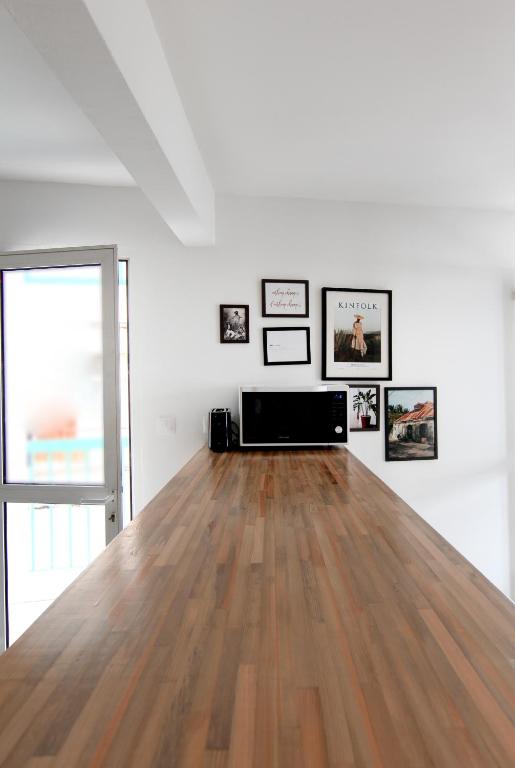 TV a/nebo společenská místnost v ubytování Ocean View and Exclusive Flat Le croisieriste
