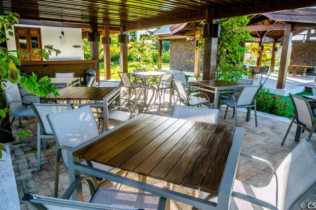  Apartamento Villa da Enseada - Praia privativa