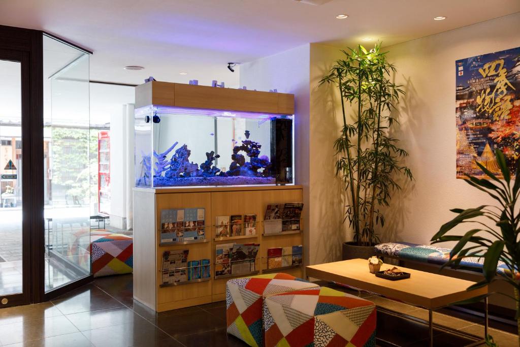 TV a/nebo společenská místnost v ubytování Kanazawa Station Hotel