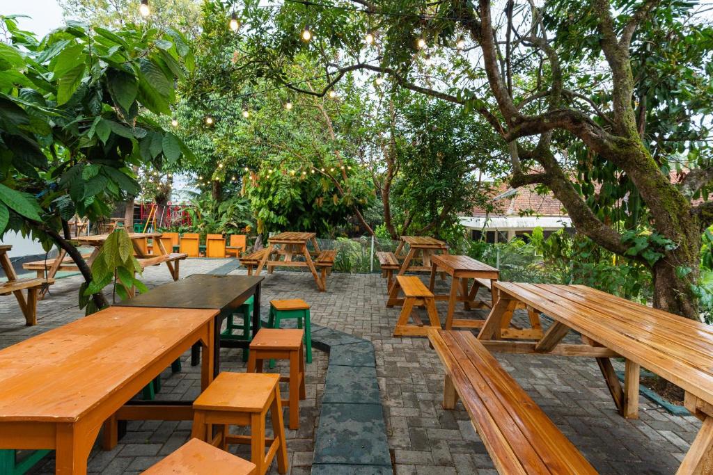 Giardino di RedDoorz Hostel @ Dago 2