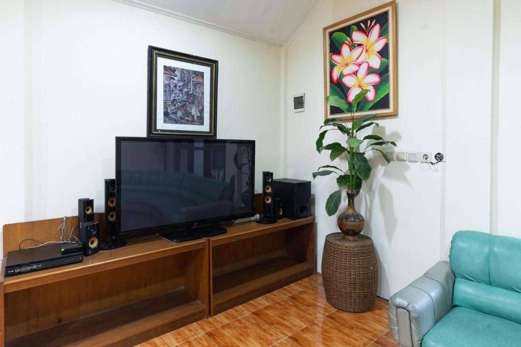 TV o dispositivi per l'intrattenimento presso RedDoorz Hostel @ Dago 2