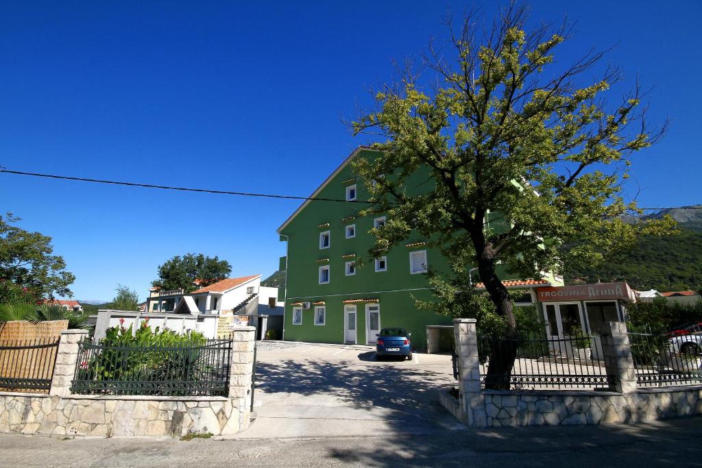 Budova, kde se hotel nachází