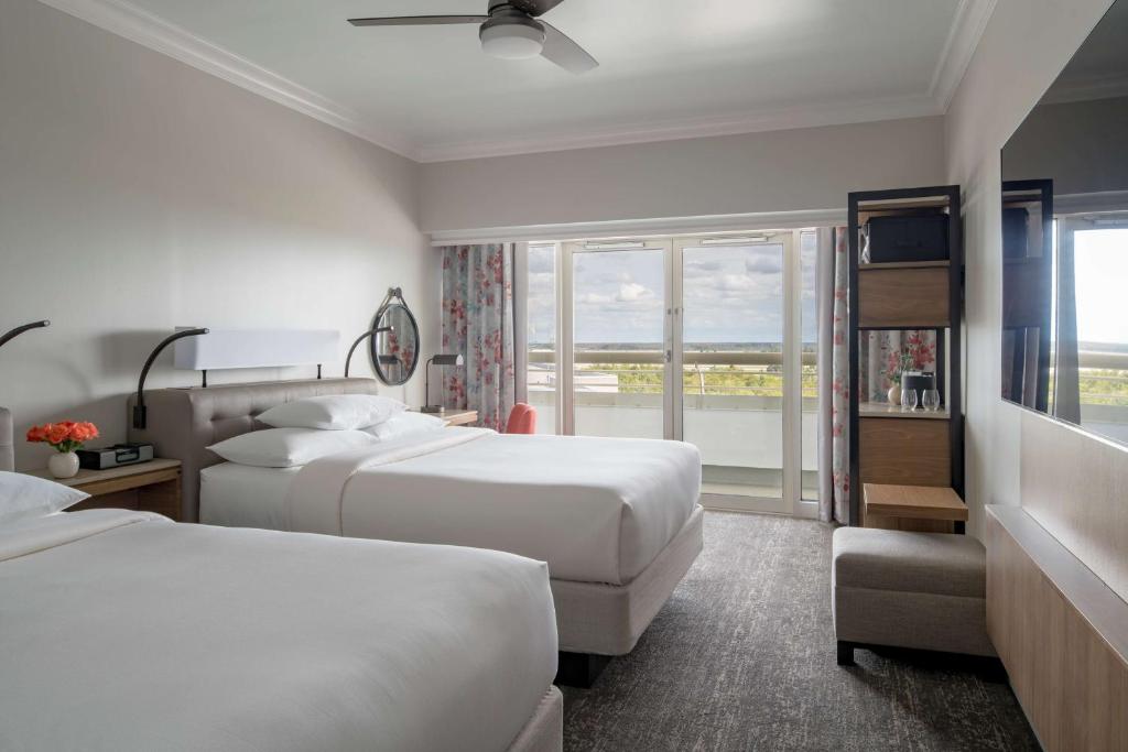 Hyatt Regency Orlando International Airport Hotel - 2つのクイーンベッドとバルコニーのあるクイーンルーム