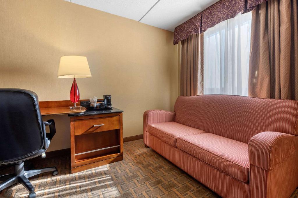 Clarion Hotel Conference Center on Lake Erie - King Room - No Fumadores