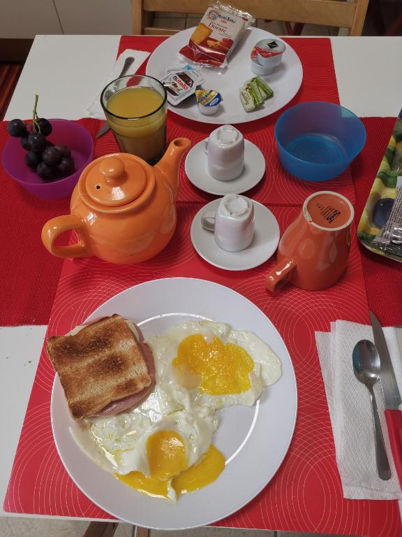 Jedlo v ubytovaní bed & breakfast alebo blízkom okolí