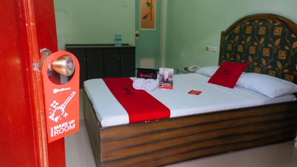 Postel nebo postele na pokoji v ubytování RedDoorz @ Bankal Lapulapu