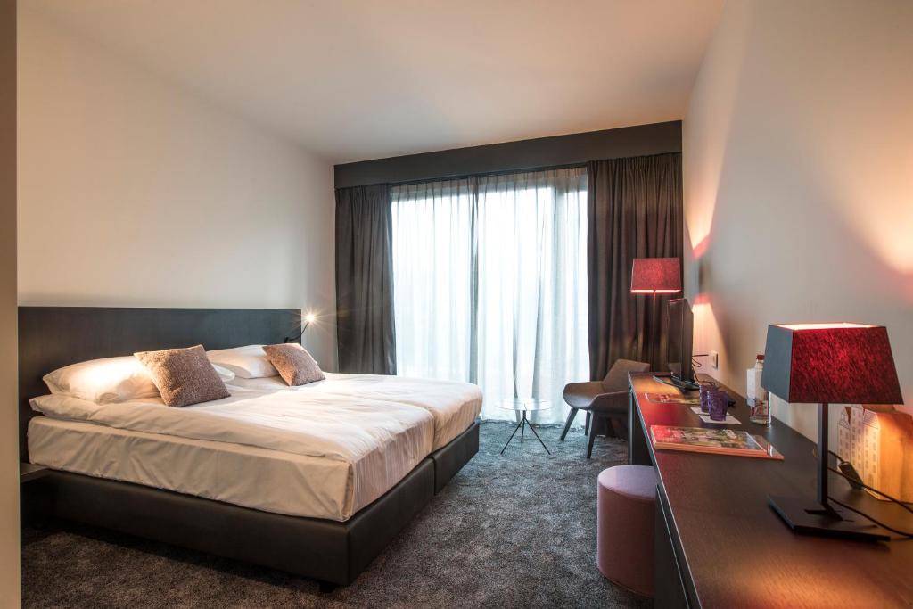 Postel nebo postele na pokoji v ubytování Serwir Hotel