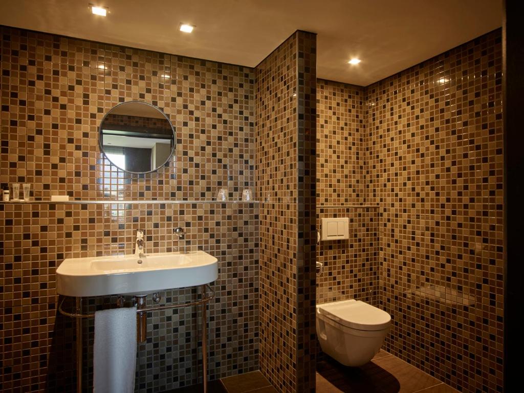 Koupelna v ubytování Serwir Hotel