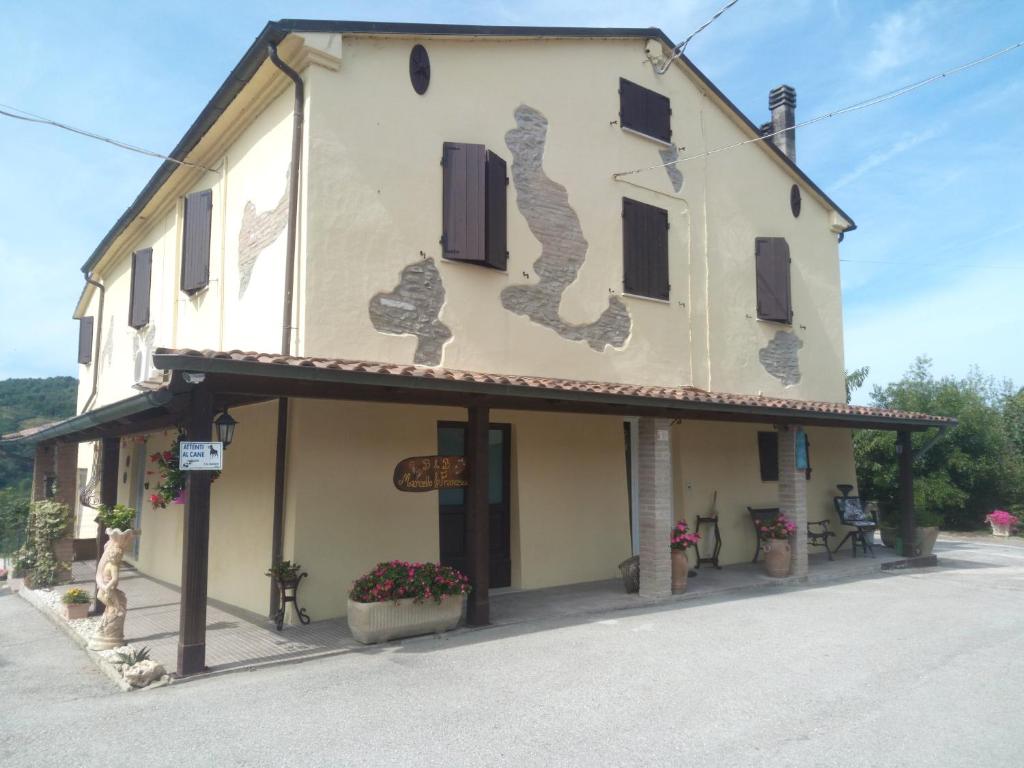 a building with a sign on the side of it at B&B Marcello & Francesca in Urbino