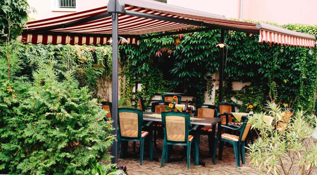 Zahrada ubytování Traditionsgasthaus Goldener Löwe Riesa Restaurant & Pension