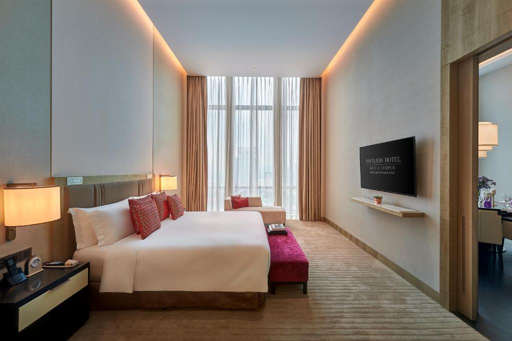 TV a/nebo společenská místnost v ubytování Pavilion Hotel Kuala Lumpur Managed by Banyan Tree