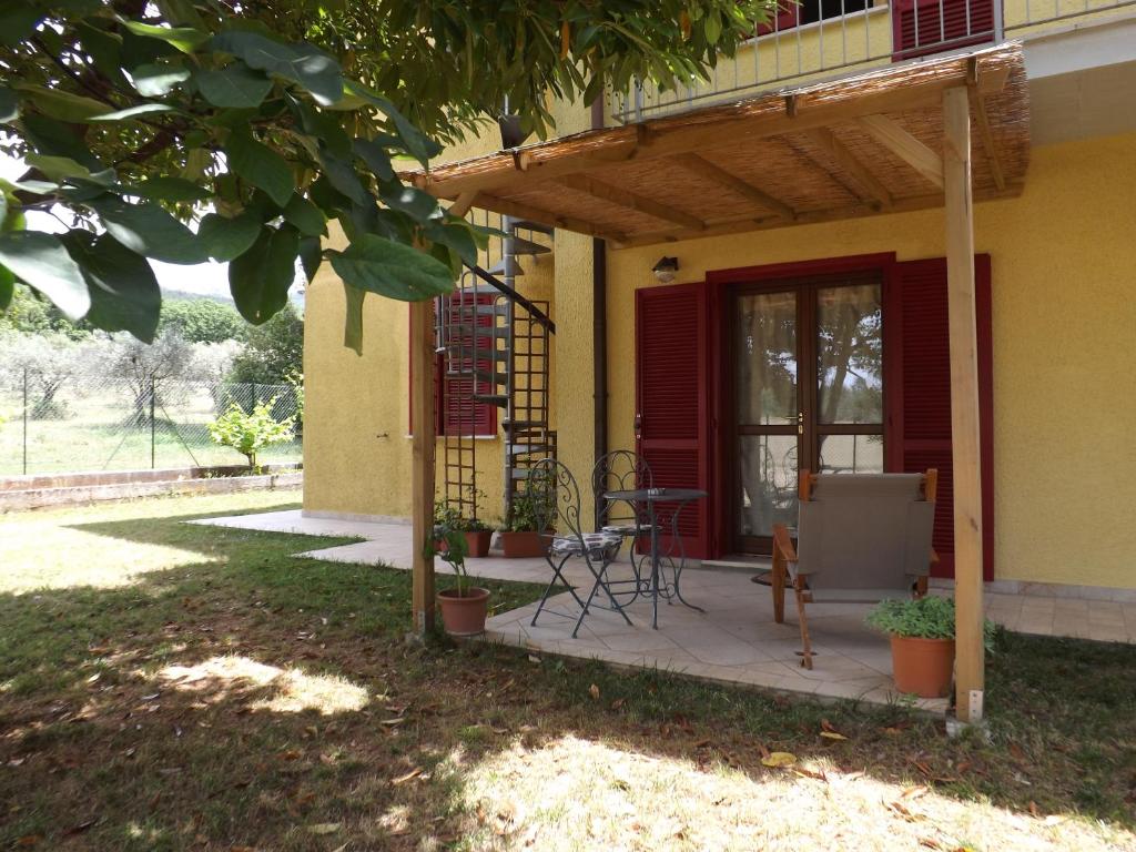 a porch of a house with a table and chairs at B&B Il Pizzagiallo in Massa Martana