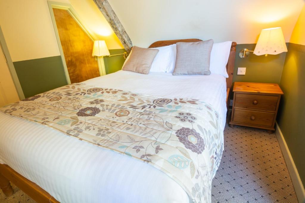 The Half Moon Inn and Country lodge - 