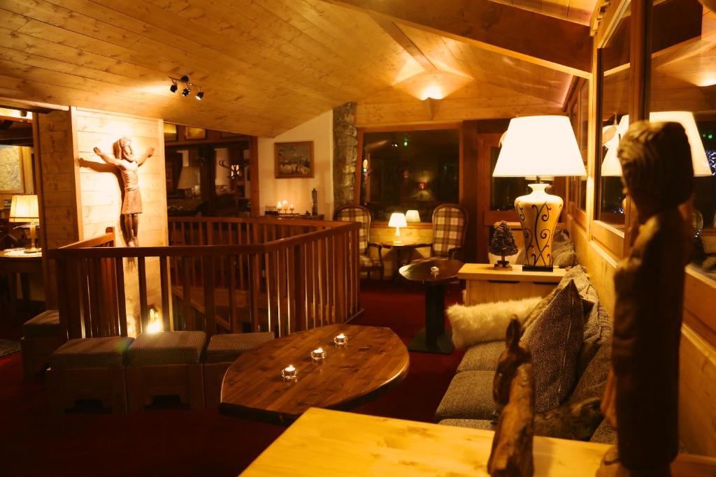 a living room with a couch and a table at Hotel & Spa Le Dahu in Morzine