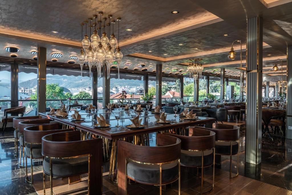 Restaurace v ubytování Bushi Resort & SPA