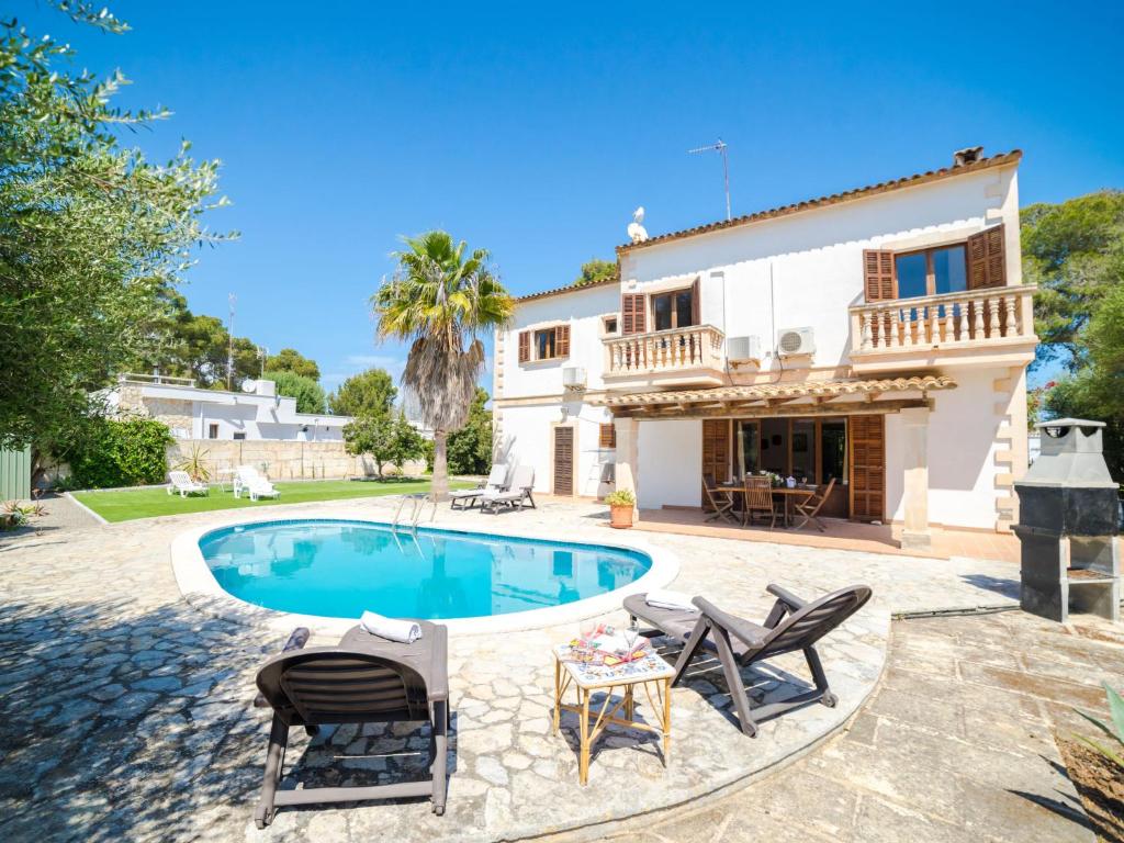 an image of a villa with a swimming pool at Holiday Home Casa Sanso by Interhome in Cala Anguila