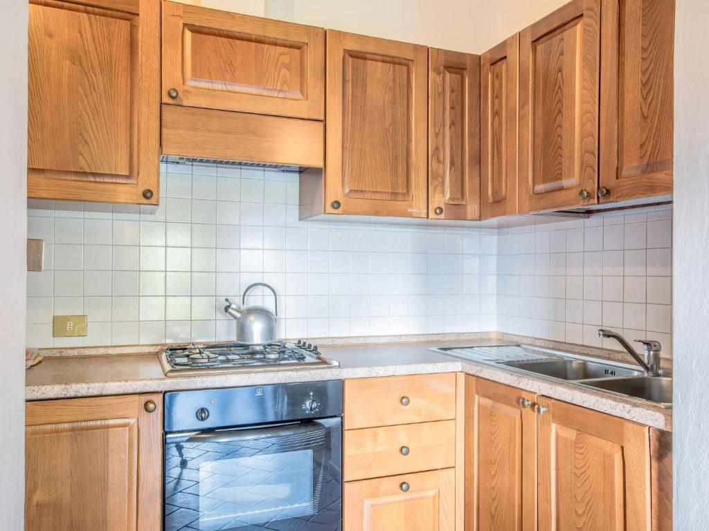 Kuchyň nebo kuchyňský kout v ubytování Apartment Montereggi-4 by Interhome