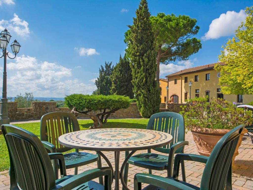 Zahrada ubytování Apartment Montereggi-4 by Interhome