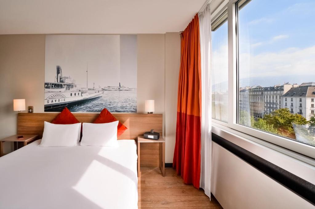 Postel nebo postele na pokoji v ubytování Aparthotel Adagio Genève Mont-Blanc