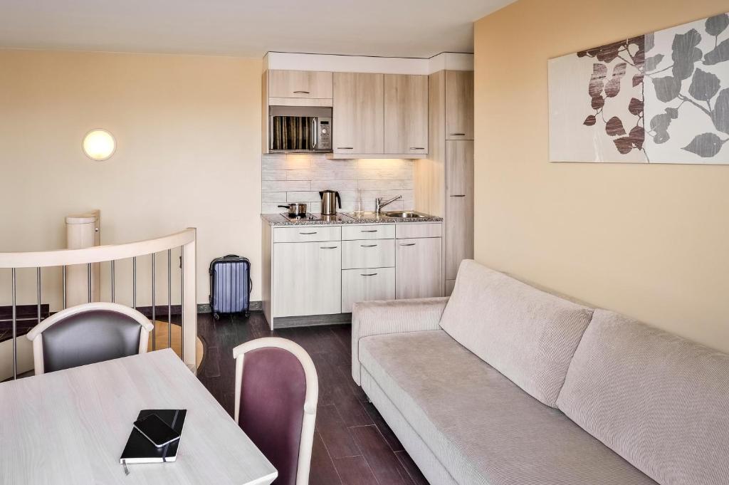 Kuchyň nebo kuchyňský kout v ubytování Aparthotel Adagio Genève Mont-Blanc