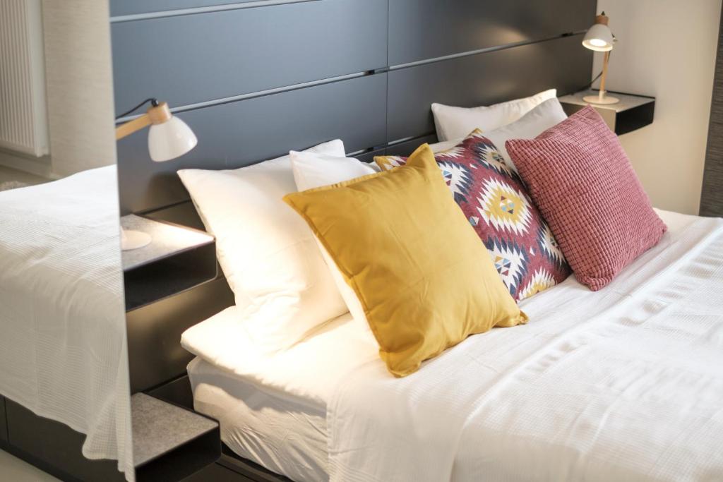 A bed or beds in a room at Mini loft with terrace