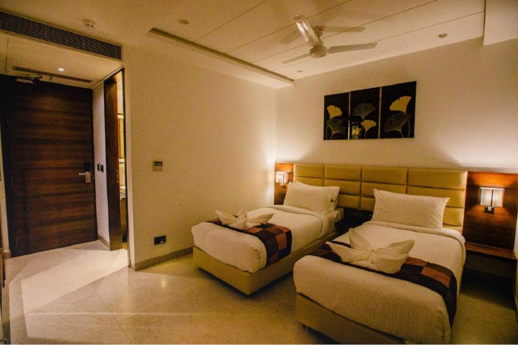 Postel nebo postele na pokoji v ubytování Hotel Ten Square, India