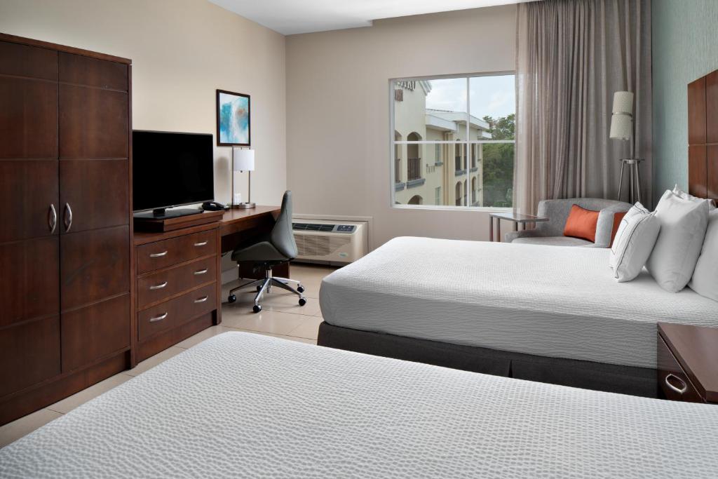 Postel nebo postele na pokoji v ubytování Courtyard by Marriott Bridgetown, Barbados