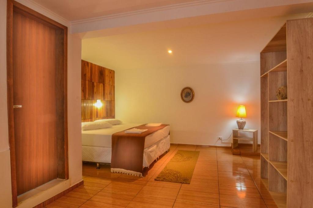 Postel nebo postele na pokoji v ubytování Iguassu Flats Hotel
