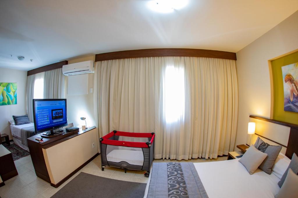 TV a/nebo společenská místnost v ubytování Mondrian Suite Hotel