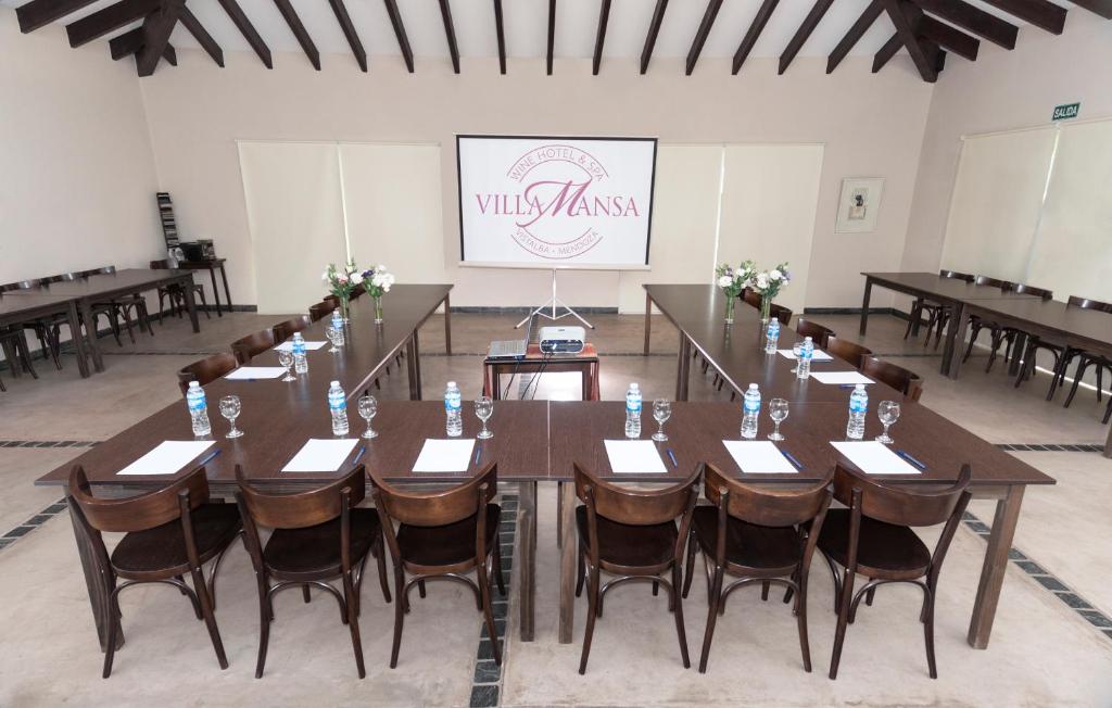 a conference room with a long table and chairs at Villa Mansa in Vistalba
