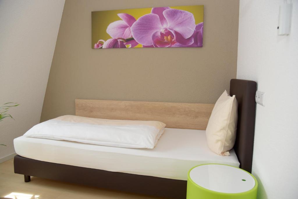 Una cama o camas en una habitación de Hotel - Restaurant Baumann