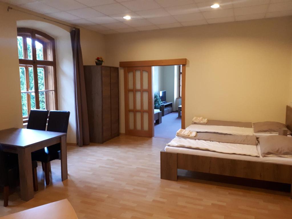 Postel nebo postele na pokoji v ubytování Apartmány Šetkova vila