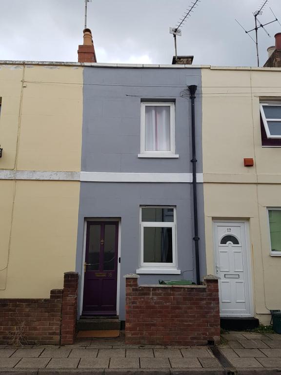 Central Cheltenham House - Sleeps 4/Pet friendly - Two-Bedroom House