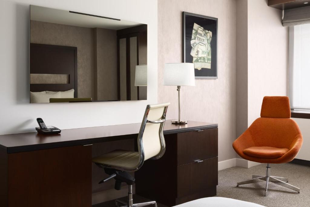 The J House Greenwich Hotel - Deluxe King Room