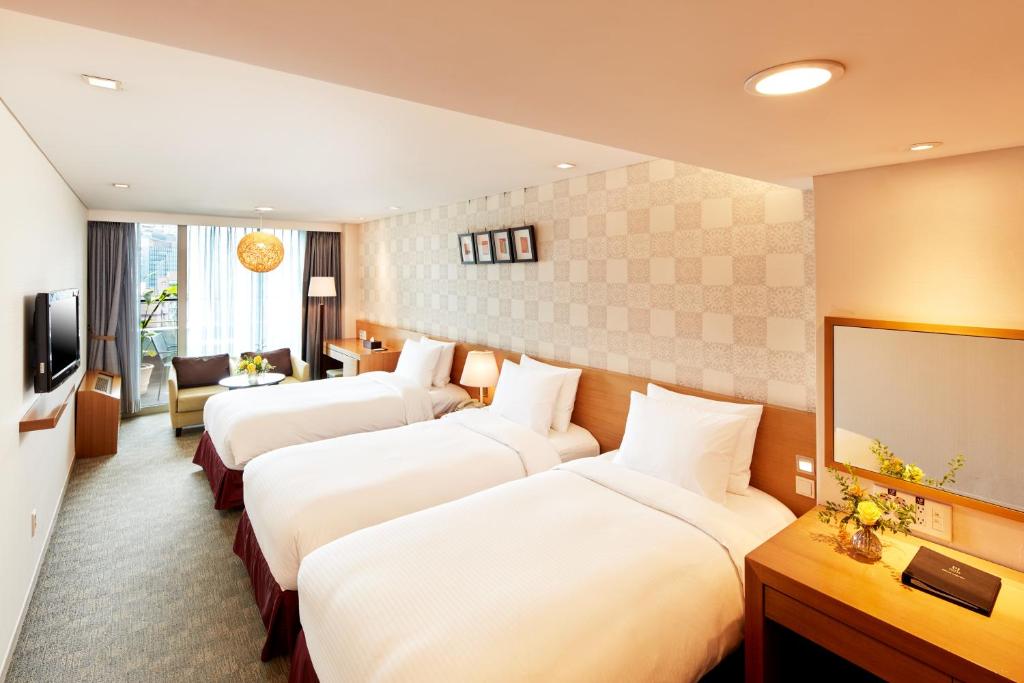Hotel PJ Myeongdong - Triple Room