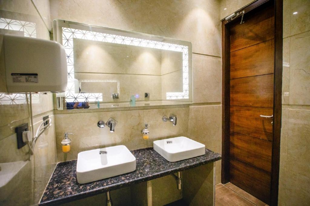 Koupelna v ubytování Hotel Ten Square, India