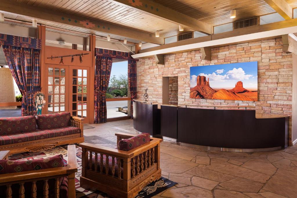 TV a/nebo společenská místnost v ubytování Kayenta Monument Valley Inn