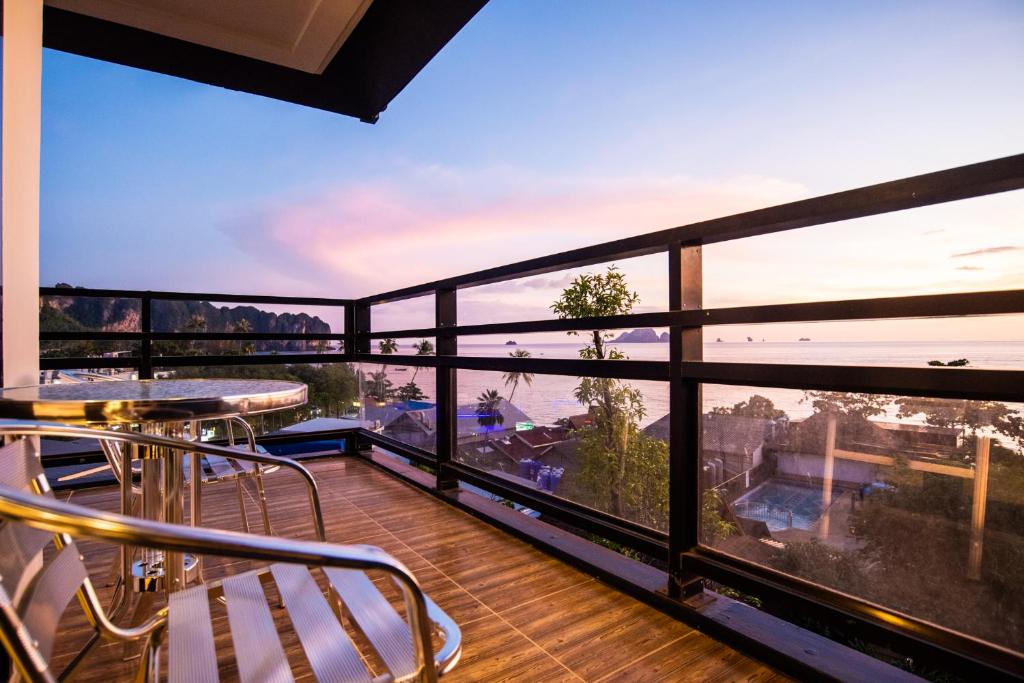 Uma varanda ou terraço em Days Inn by Wyndham Aonang Krabi