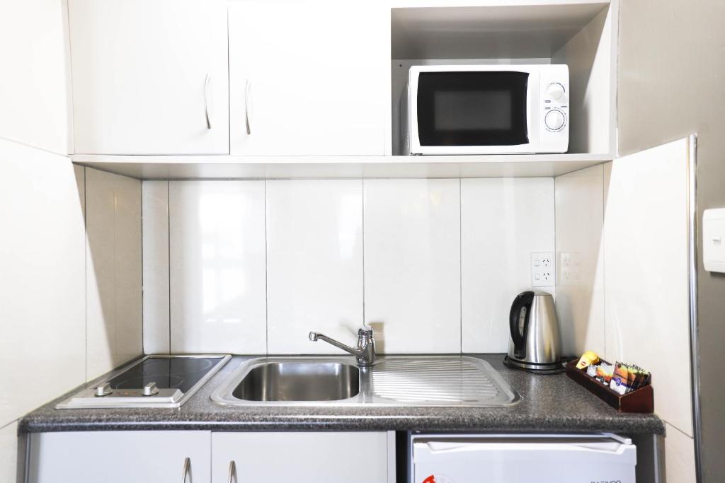 Airport Manor Inn - Resim 14