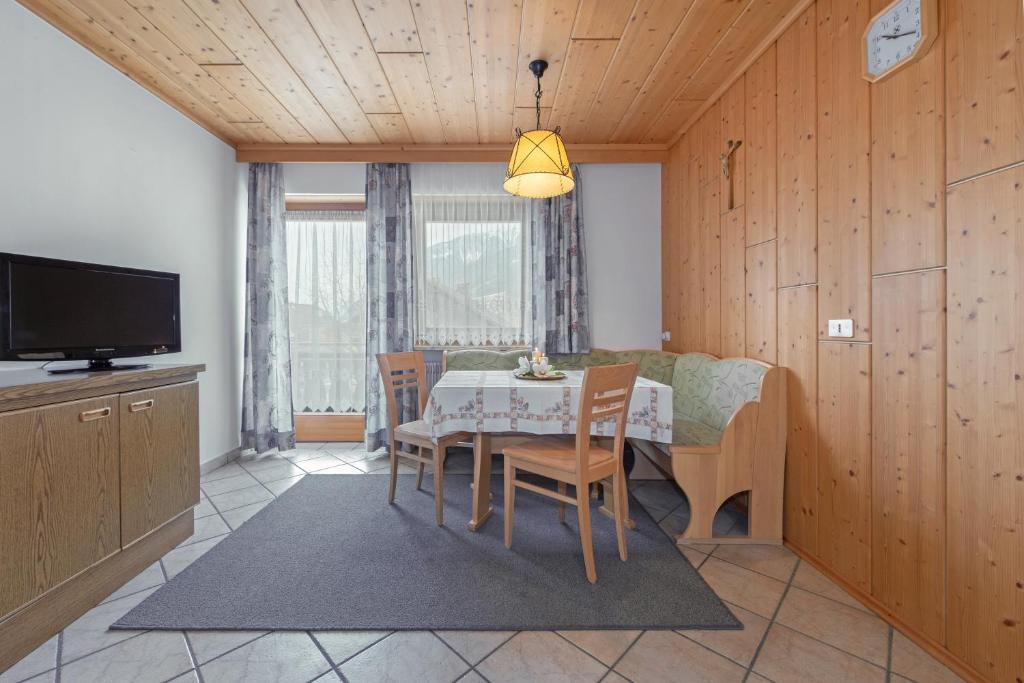 TV a/nebo společenská místnost v ubytování Mühlheim